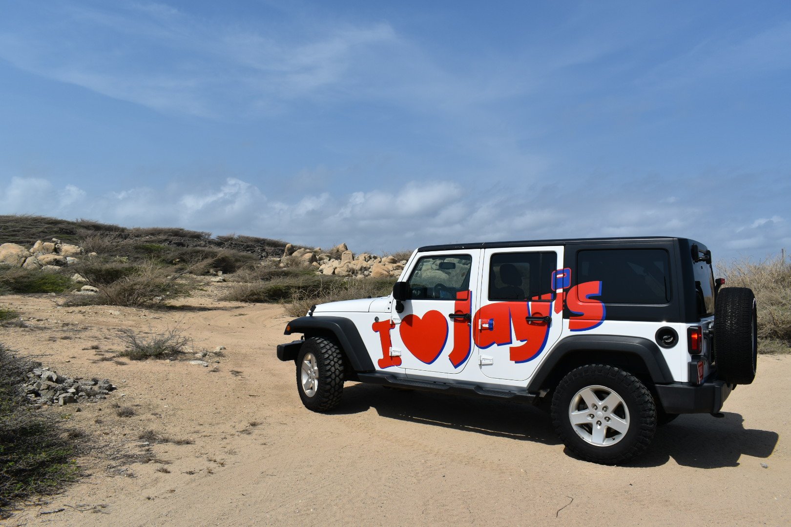 viaggio ad aruba con i bambini noleggio auto con seggiolino jeep