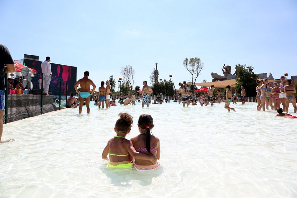 cinecitta world roma piscina all'aperto estate bambini famiglie 2