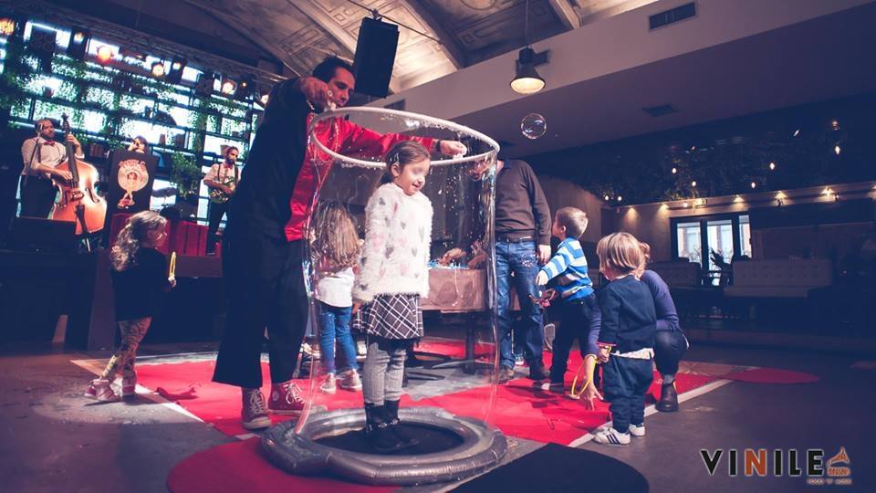spettacoli per bambini roma teatro bolle di sapone magia circo brunch vinile 3